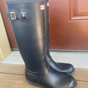 Matte blue Hunter rain boots